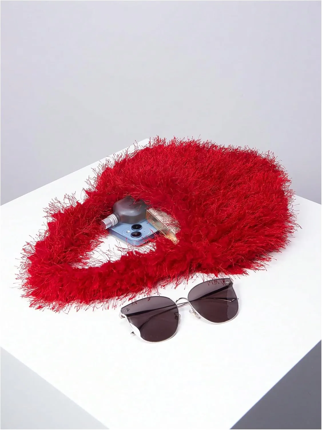 OYOANGLE Women's Faux Fur Handbags Heart Shape Top Handle Y2k Fuzzy Clutch Purses Plush Shoulder Bag