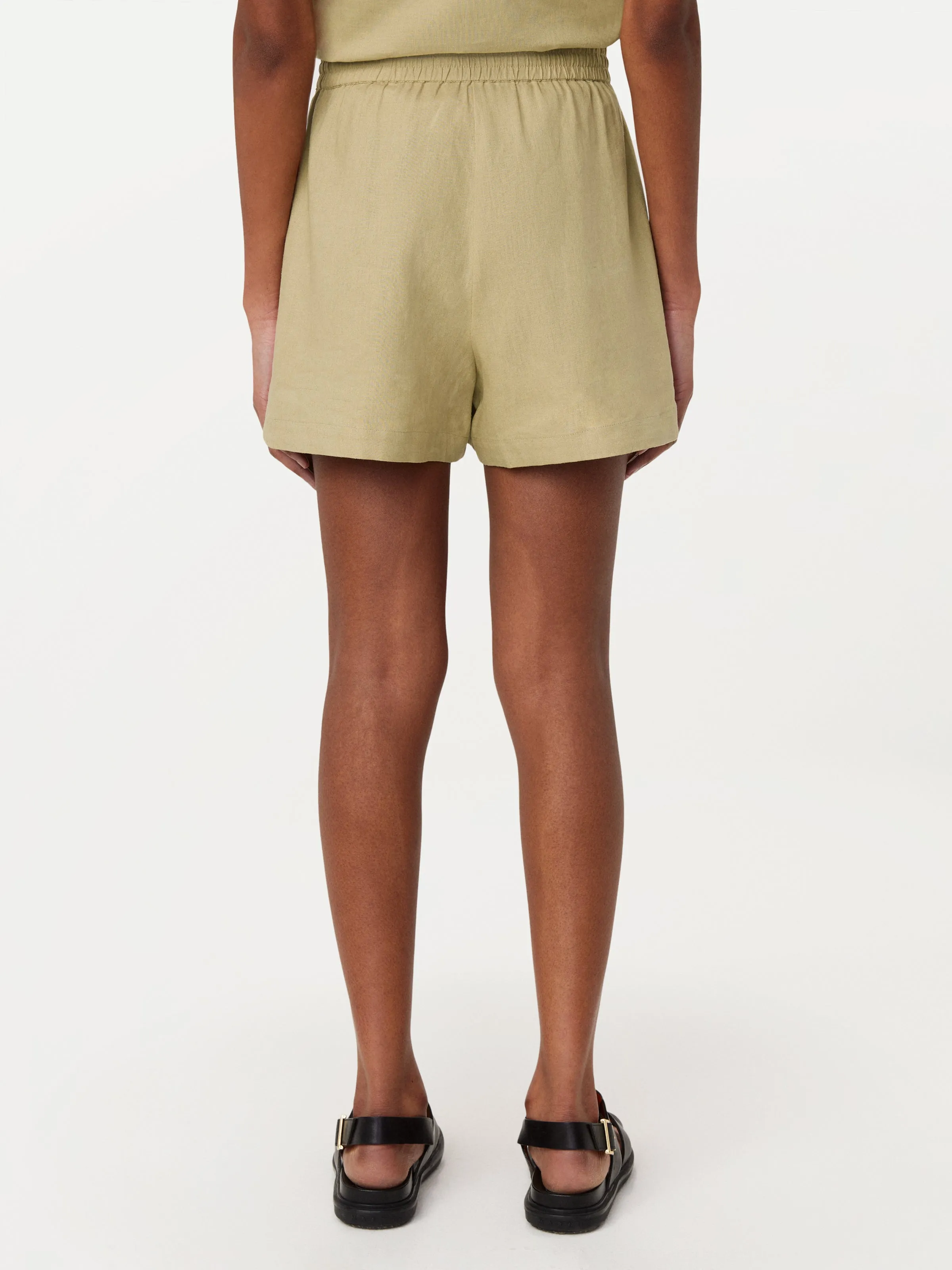 The Annie Linen Blend Short in Green Beige