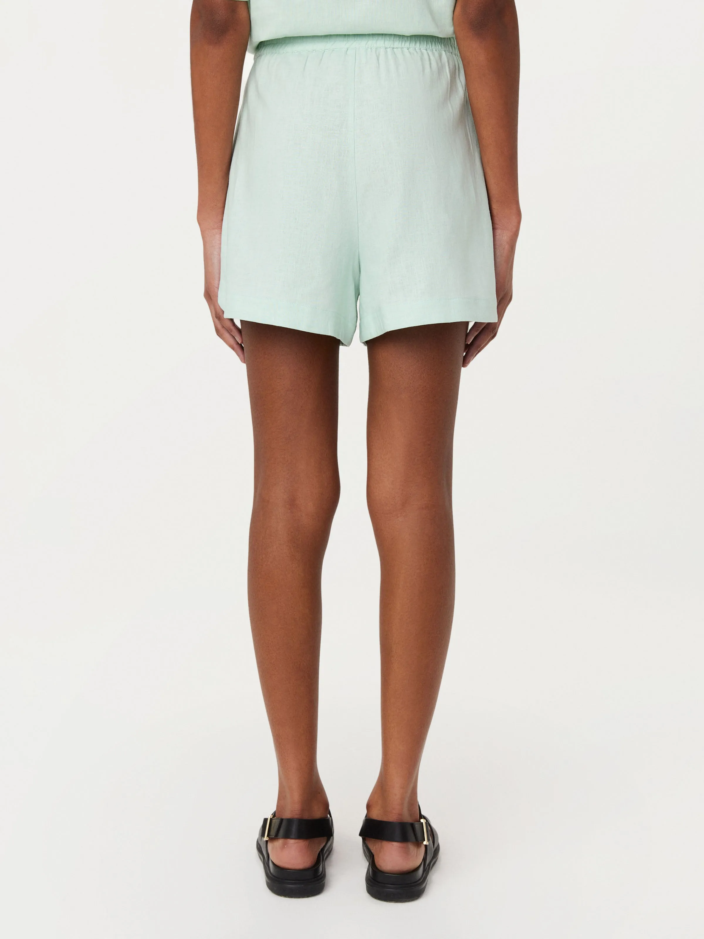 The Annie Linen Blend Short in Seafoam