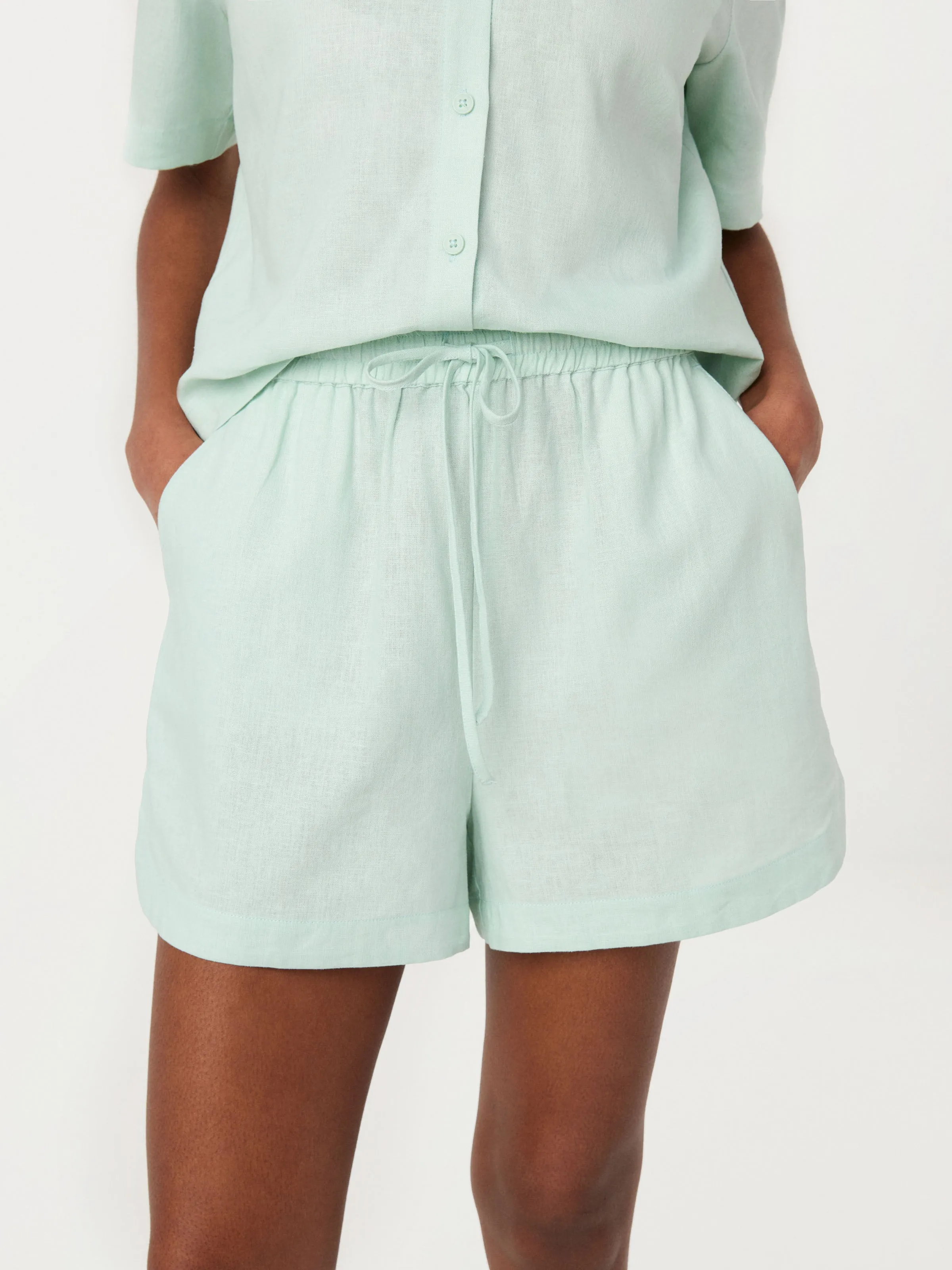 The Annie Linen Blend Short in Seafoam